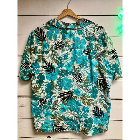 Gloria Vanderbilt Casuals Hawaiian Shirt. - Picture 2 of 5